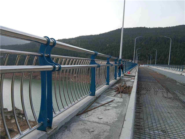 贵阳不锈钢桥梁护栏的特点及其在桥梁安全中的重要作用